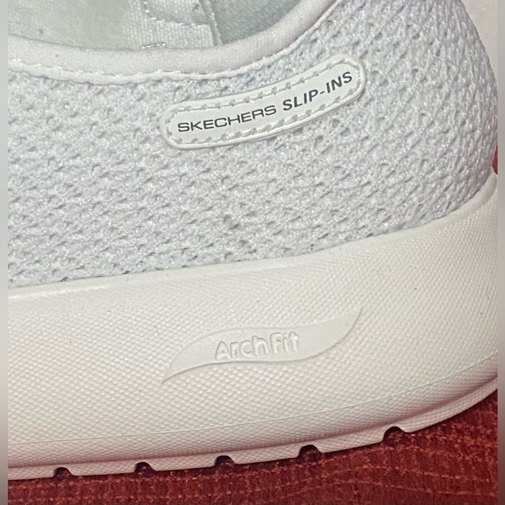 NWT-SKECHERS WOMENS ARCH FIT RELAXED FIT SLIP-INS - Picture 11 of 16